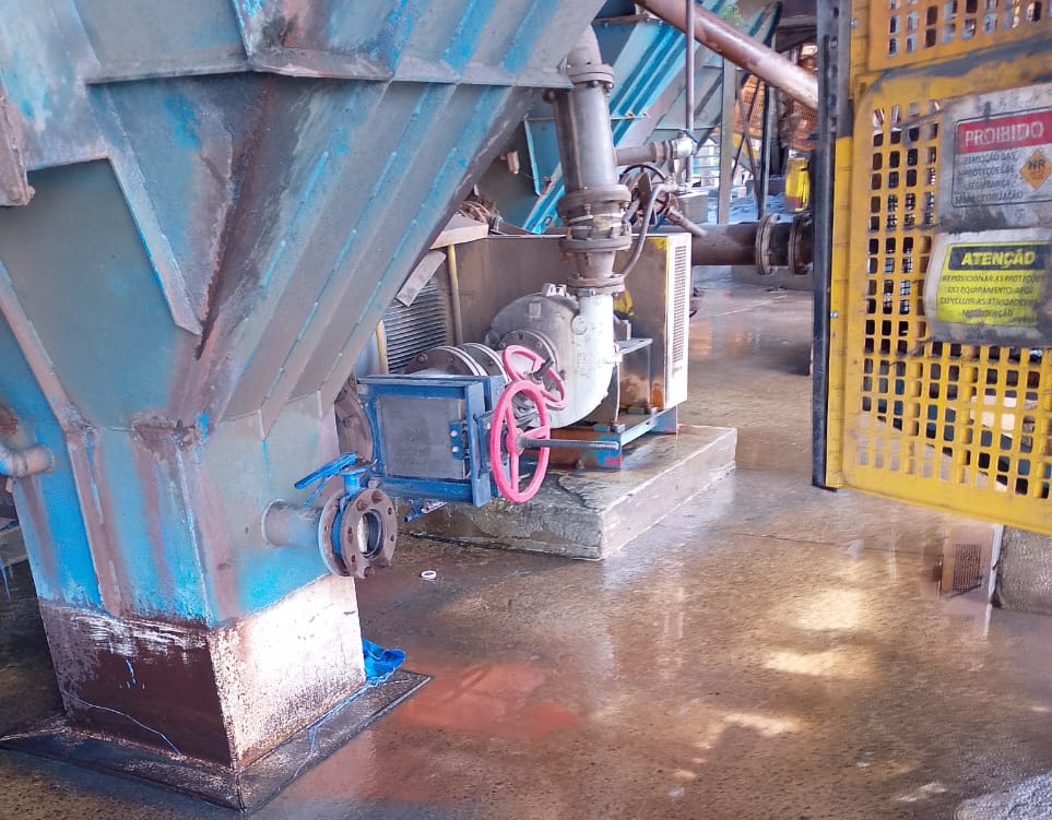 Trabalho em chutes e britadores